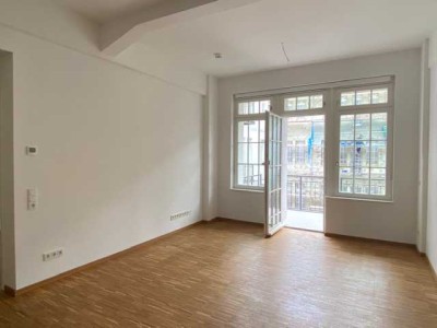 * moderne 2-Zi.-Whg. mit großem Balkon u. moderner EBK *