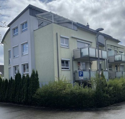 Gepflegte  4 Zimmer-Wohnung mit Balkon und EBK in Ehningen