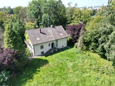 Dornröschenschlaf auf über 4.700 m² Grundstück
- Ein verborgenes Juwel in Bobingen