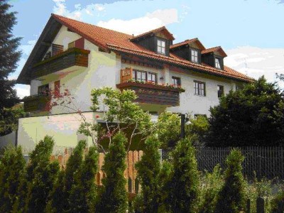 (Möblierte) renovierte 2-Zimmer-Erdgeschosswohnung mit Terrasse und Einbauküche in München Trudering