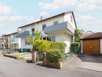 Gepflegte Doppelhaushälfte mit Garten, Balkon und Garage