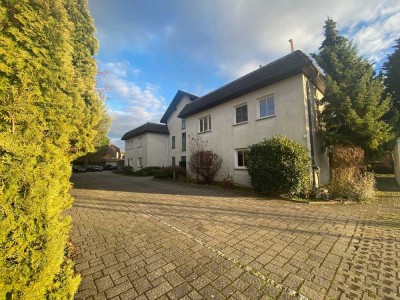 * 3 Zimmer * Terrasse * Küche/Bad mit Fenster * Wanne/Dusche * ruhige Lage