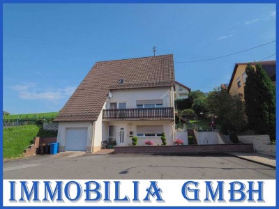 RUHIGE UND SONNIGE LAGE - Ein-Zweifamilienhaus mit Garage