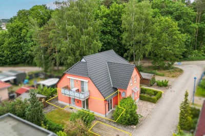 Wohnen im Grünen auf Usedom: Erdgeschosswohnung mit 2 Terrassen und Stellplatz in Koserow