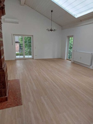 Luxuriöse  Wohnung in Linsengericht, 136 qm Wohnfläche, Luxusbäder, Balkone, Klimaanlage