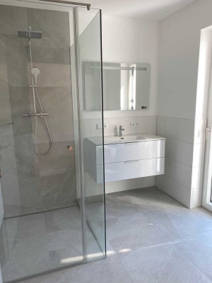 Neubau 2023 mit Balkon: Exklusive 2-Zimmer-Wohnung mit gehobener Innenausstattung in Aystetten