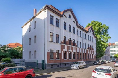 Attraktives Altbau-Investment: Vermietete 2-Zimmer-Wohnung mit Süd-Balkon