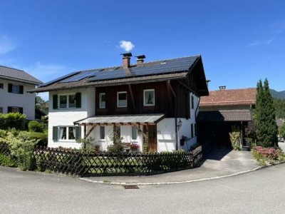 Ruhige Dachgeschosswohnung mit Bergblick
