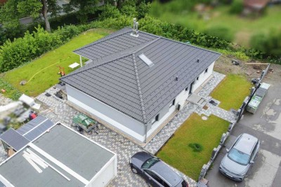Zögern Sie nicht: Gepflegter Bungalow mit Garten, Terrasse und Doppelgarage