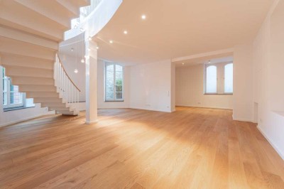 Df.-Altstadt - Nähe Rheinufer: Moderne Eigentumswohnung in prächtigem Altbau