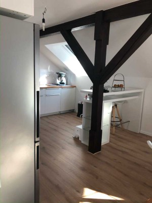 Geschmackvolle, neuwertige 2-Raum-Maisonette-Wohnung mit geh. Innenausstattung mit Balkon und EBK