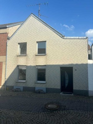***Renoviertes EFH in zentraler Lage *PROVISIONSFREI***