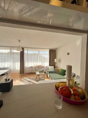 Modernisierte 2-Raum-Wohnung mit Balkon und Einbauküche in Bergisch Gladbach-Reginharstrasse