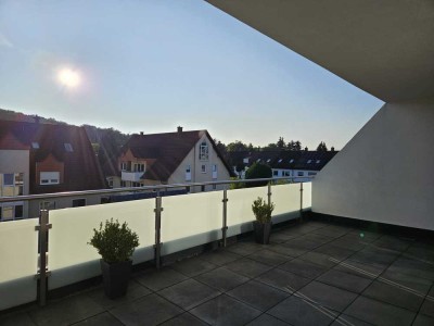 *** Exklusive 2-Zi-Penthouse Wohlfühl-Wohnung *** in Fürth-Dambach mit großer Dachterrasse ***