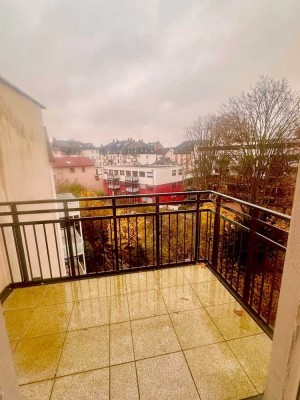Provisionsfrei - 3 Zimmer Altbauwohnung, 4.OG mit Balkon und tollem Ausblick