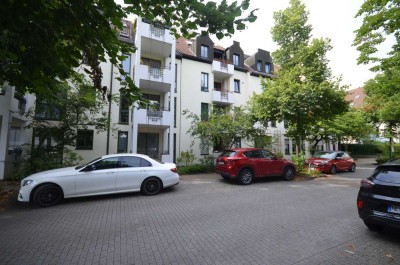 Hilden- Zentrum: Barrierefreie Drei- Raum- Wohnung mit Balkon