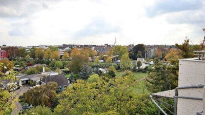 TOP SANIERTE 2-ZIMMER-DG-WOHNUNG PLUS GROSSER WOHNKÜCHE, BALKON UND TAGESLICHTBAD