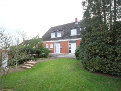 Großzügige helle Wohnung mit Reihenhaus Charakter