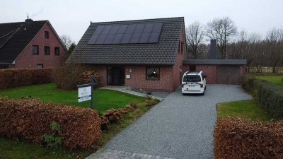 Viel Platz zum Leben: Einfamilienhaus mit Raumvielfalt, weitläufigem Grundstück & Garage