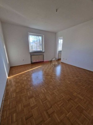 Bezugsfreies 1,5 Zimmer Apartment mit Hobbyraum in parkähnlicher Umgebung