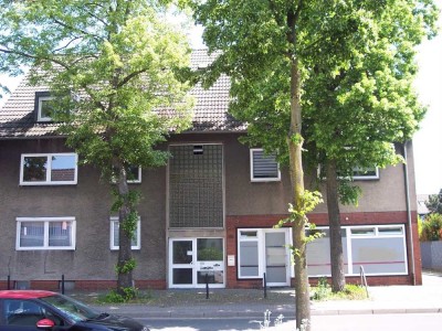 Mehrfamilienhaus mit 1 Ladenlokal und Garagen