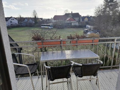 Helle, zentrale 5-Raum-Wohnung mit EBK und Balkon in Hemhofen