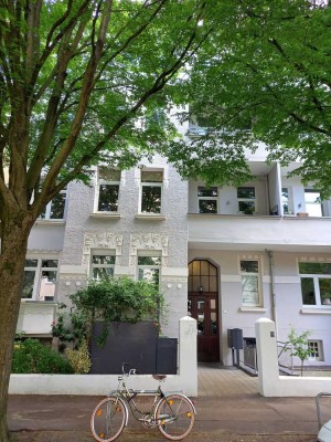 Helle, sanierte Altbauwohnung in ruhiger Lage in der List zu verkaufen  - keine Maklergebühren