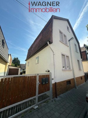 Zwei-Familienhaus mit Entwicklungspotenzial – EG-Wohnung kurzfristig bezugsfrei!
