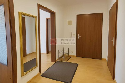 Top!! 3-Zimmer-Wohnung mit 2 Loggias, Einbauküche & Stellplatz