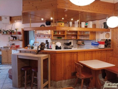 ***** Einfamilienhaus mit Fremdenzimmern und Lokal ******* WOHNEN UND ARBEITEN