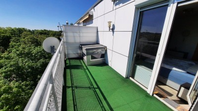 UNVERBAUBARER WEITBLICK IN GRÜNRUHELAGE MIT GROSSER TERRASSE INKLUSIVE GARAGENPLATZ