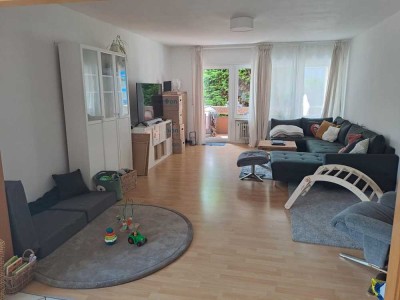 Modernisierte Gepflegte 3,5 Zi. Wohnung  mit EBK Balkon und Carport