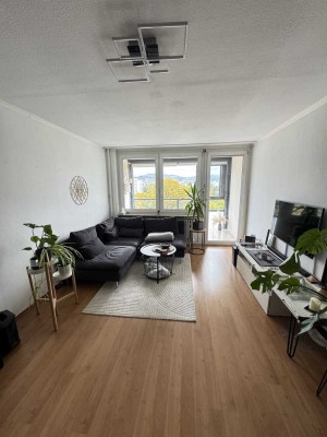 Helle 2-Zimmer Wohnung im 6. OG mit Balkon in Weinheim