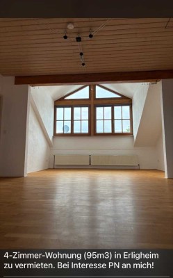 Stilvolle 4-Zimmer-DG-Wohnung mit Atelier, Balkon und Einbauküche in Erligheim
