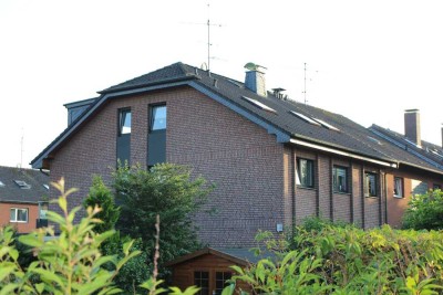 2. OG Etagenwohnung, klimatisiert in 3- Familienhaus, gehobene Ausstattung, Nähe Tenderingseen