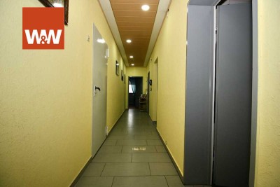 Souterrain Wohnung zu verkaufen. 2 ZKB auf 65 m². Garage und Küche inbegriffen.