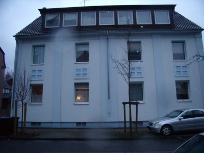 Modernisierte 2,5-Zimmer-Dachgeschosswohnung mit Balkon in Duisburg