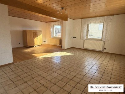 Solides, renovierungsbedürftiges Einfamilienhaus mit Garten und Garage!