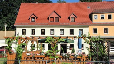 Mehrfamilienhaus mit Gewerbefläche in erholsamer Lage