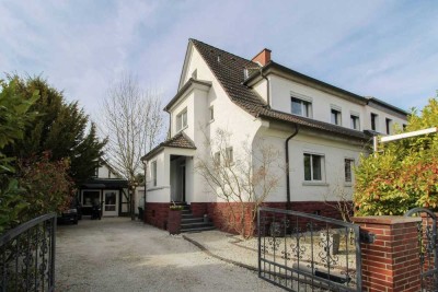 Zweifamilienhaus mit Hofladen und Top-Potenzial zur flexiblen Nutzung in urbaner Lage