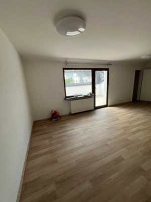 Dachgeschosswohnung mit Loggia & Einbauküche - sofort beziehbar!
