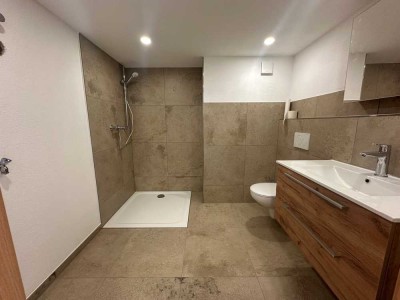 Frisch sanierte, helle 4 Zimmerwohnung mit Garage und Gartenbenutzung!