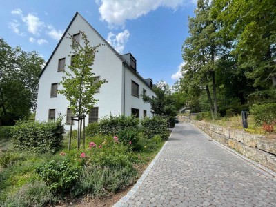 Helle 3-Zimmer-Wohnung mit großer Loggia und Blick ins Grüne!