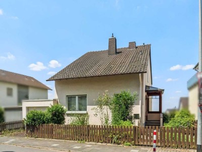 Viel Platz für die Familie – Großzügiges Ein- oder Zweifamilienhaus mit Weitblick über Bonn