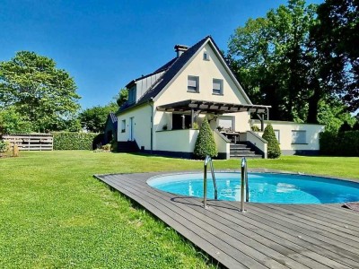 Provisionsfrei - Sehr hochwertig ausgestattete Immobilie mit Traumgarten und Pool