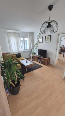 Schöne 3 Zimmer Wohnung, in einem eigenen Hinterhaus, provisionsfrei