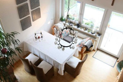 Lichtdurchflutete Galeriewohnung mit Balkon und Carport – Stilvoll wohnen an der Achalm