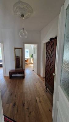 Schmuckstück: Kernsanierte Altbauwohnung an der Bockenheimer Warte