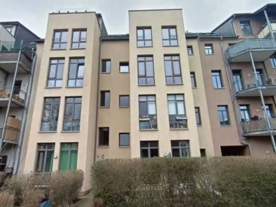 * Großzügige 2-Zimmer mit Wintergarten, Laminat und Wanne im Zentrum! *