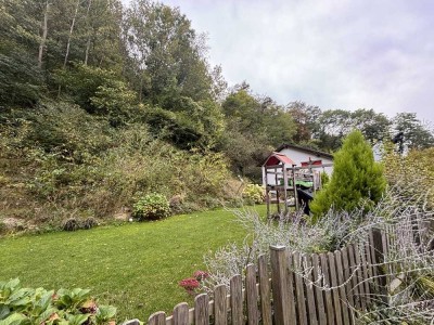 Attraktives Doppelhaus, großem Garten und gehobener Ausstattung